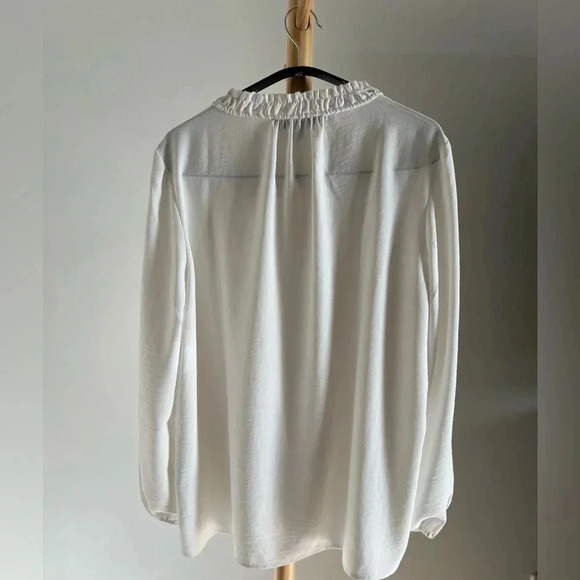 Tommy Hilfiger top, created a solid-color style that's wearable. Size X-large - Picture 9 of 13